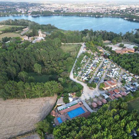 Camping Bungalow El Llac De Banyoles Porqueres المظهر الخارجي الصورة