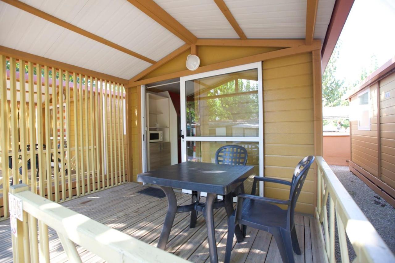 Camping Bungalow El Llac De Banyoles Porqueres المظهر الخارجي الصورة