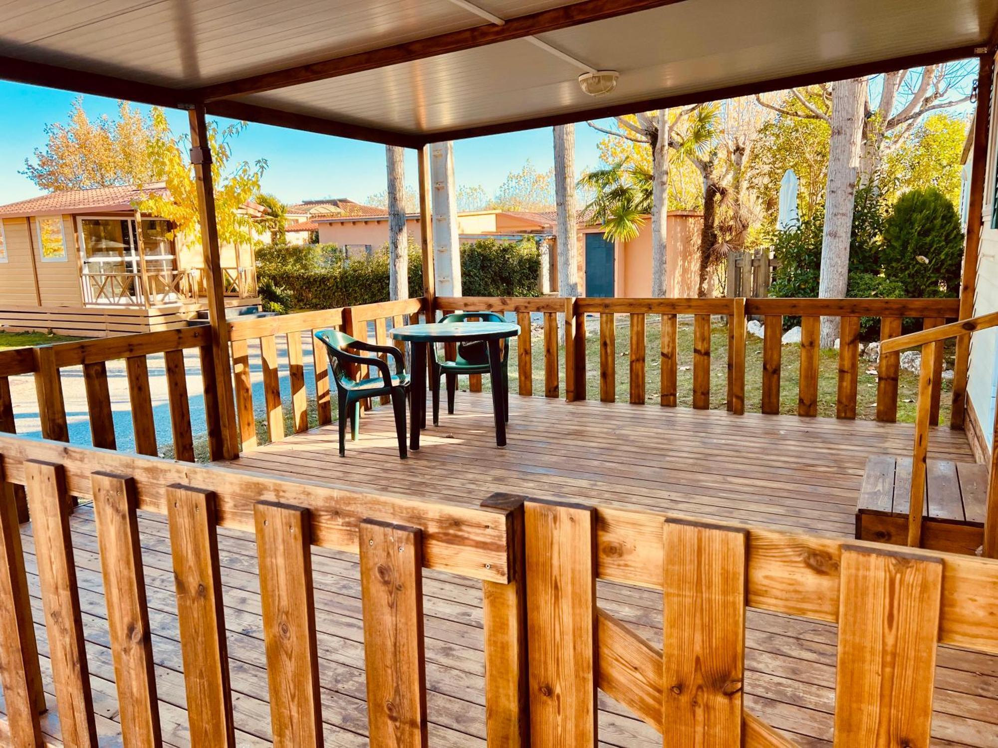 Camping Bungalow El Llac De Banyoles Porqueres المظهر الخارجي الصورة