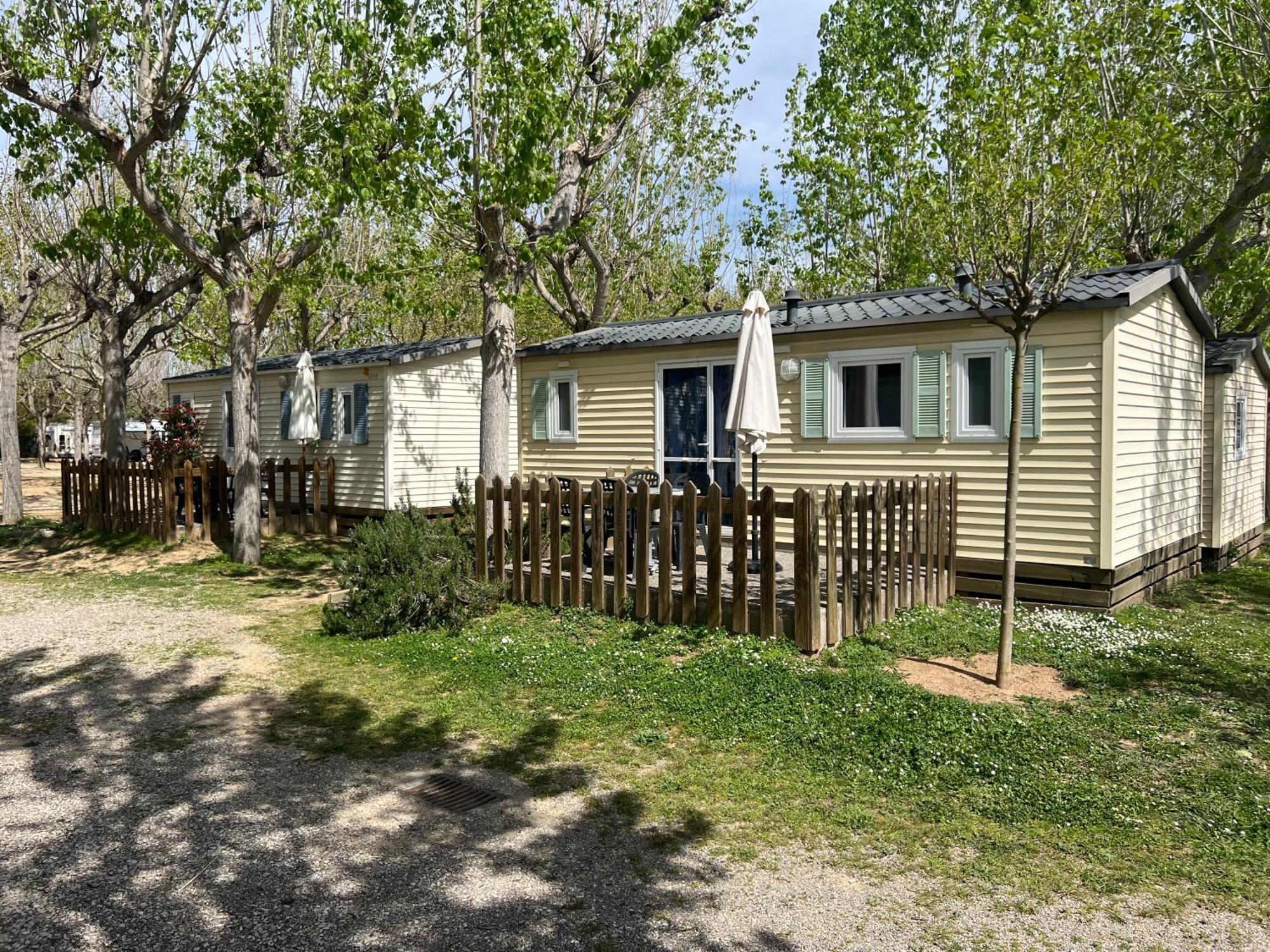 Camping Bungalow El Llac De Banyoles Porqueres المظهر الخارجي الصورة