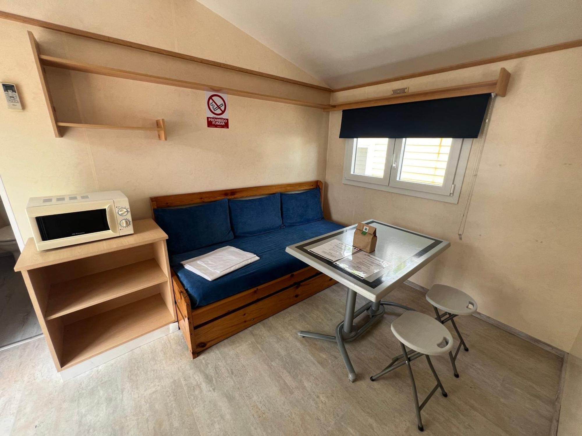 Camping Bungalow El Llac De Banyoles Porqueres الغرفة الصورة